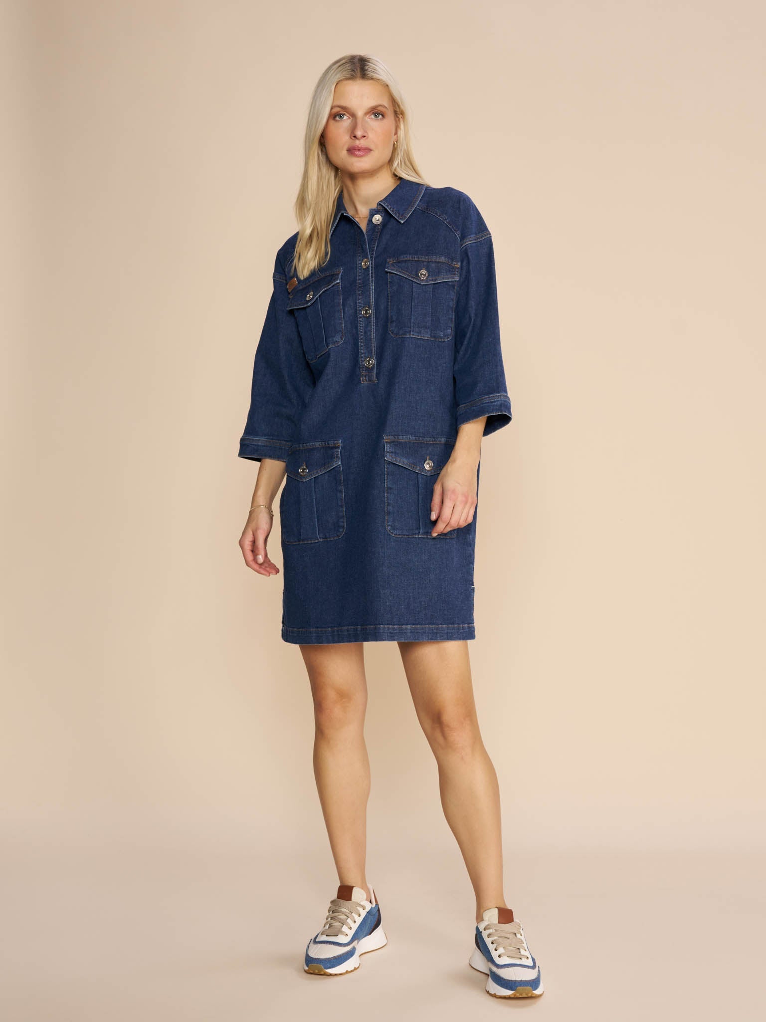 Modelshot / Blue / Detail